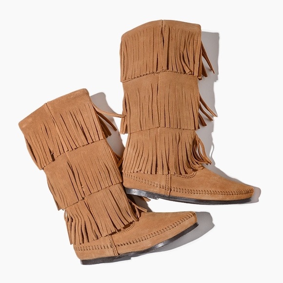 Minnetonka Shoes - NWOB Minnetonka 3-Layer Fringe Pull-On Boot in Taupe